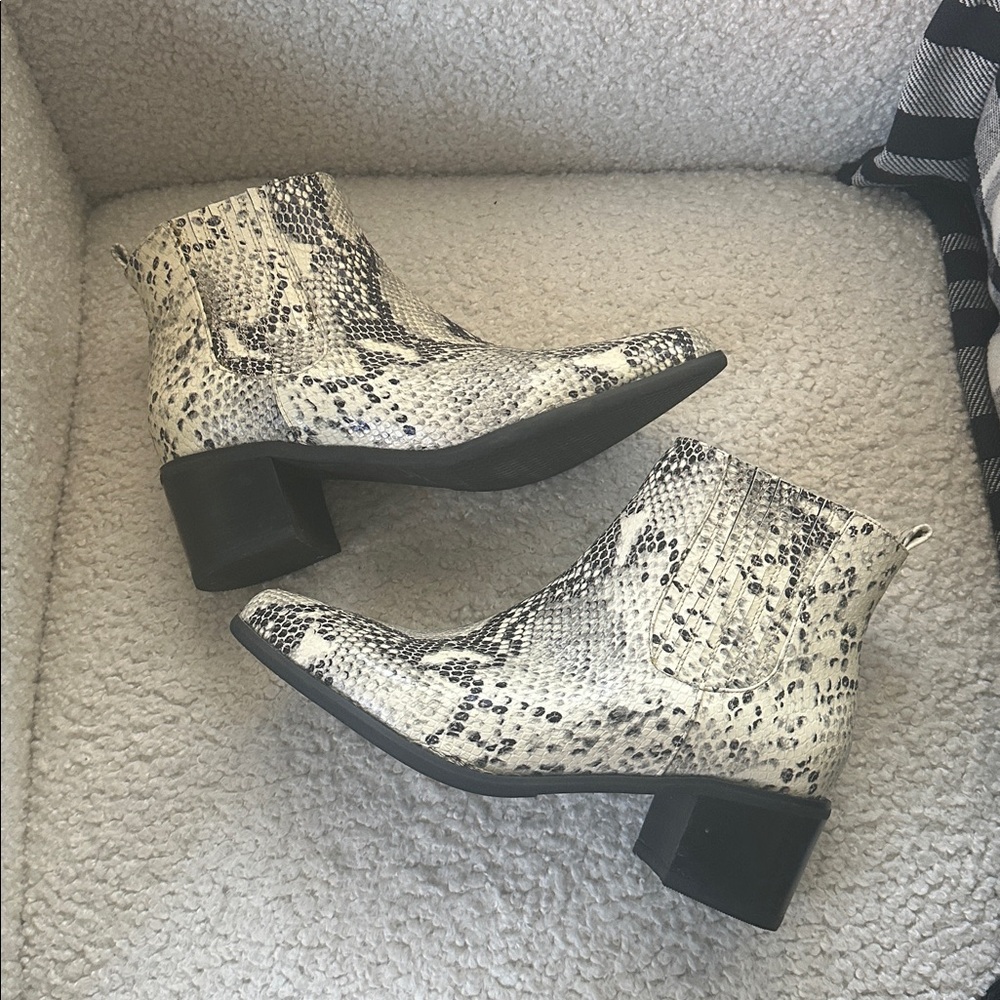 Blondo | Waterproof Snakeskin Pointed Toe Booties - 9M